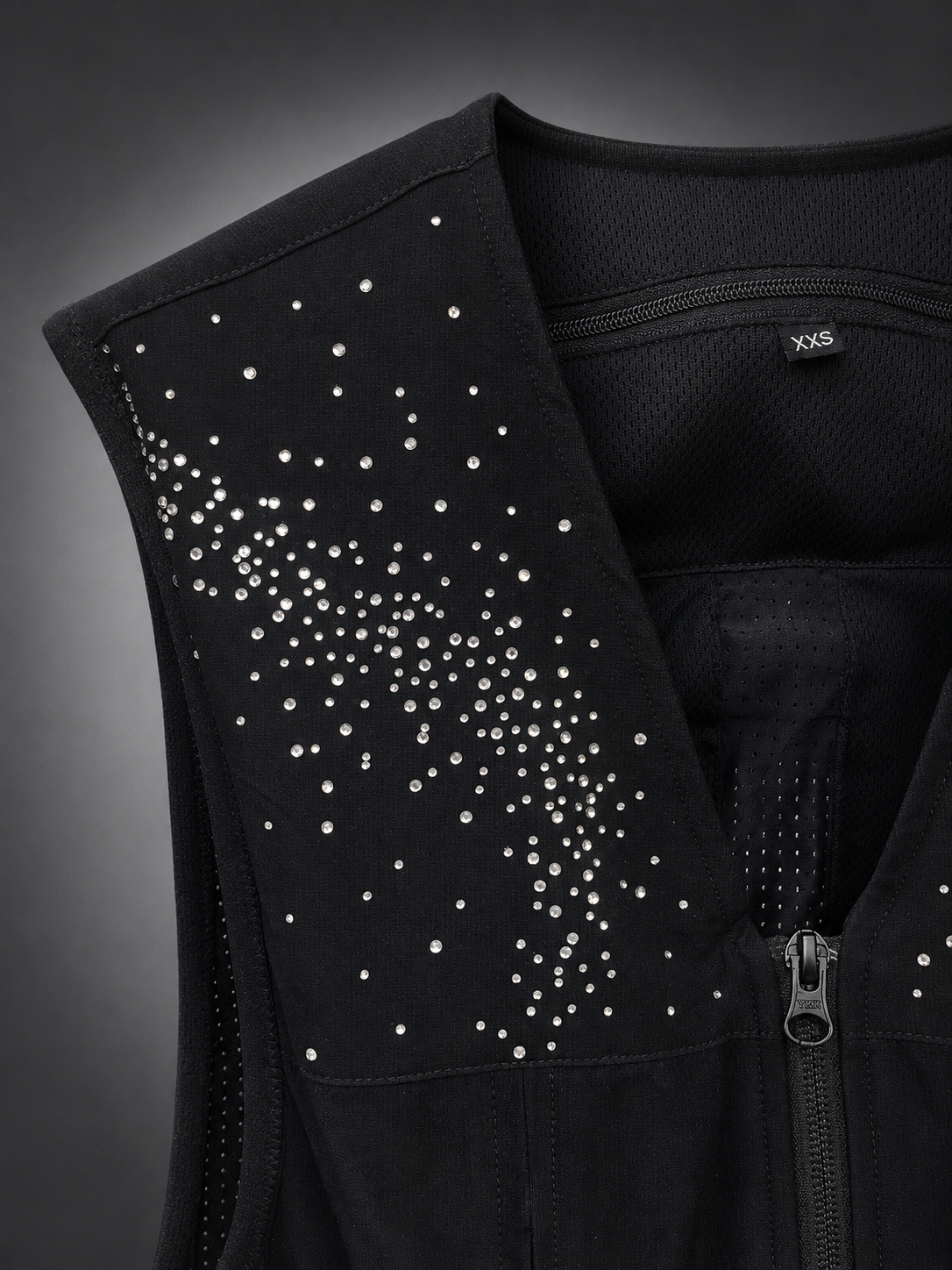Gilet airbag d’équitation à cristaux STARDUST AXION Equestrian – détail du motif en cristaux Swarovski
