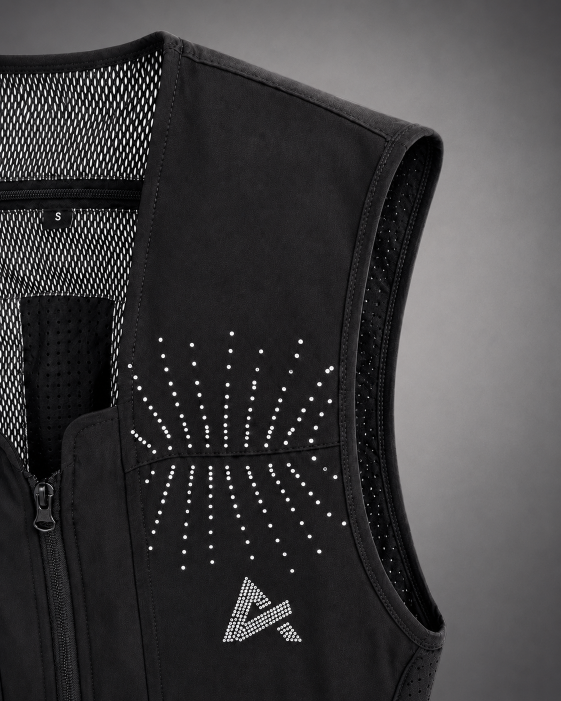 Gilet airbag d’équitation à cristaux SUN AXION Equestrian – détail du motif soleil en cristaux Swarovski