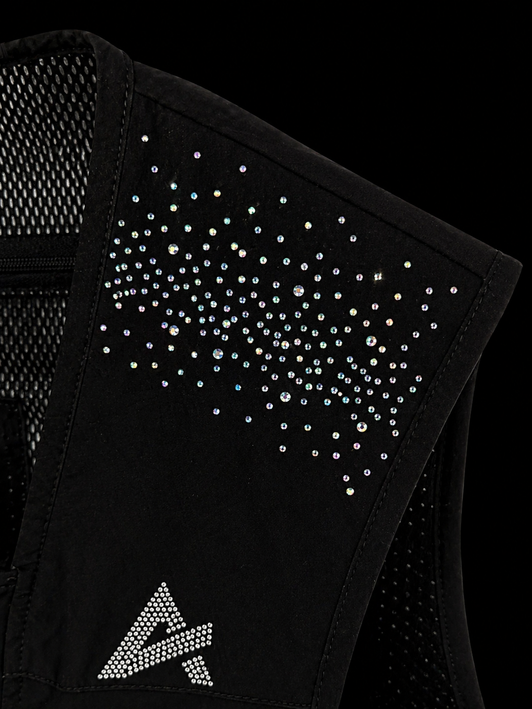 Détails cristaux iridescents sur Gilet Airbag AURORA AXION Equestrian