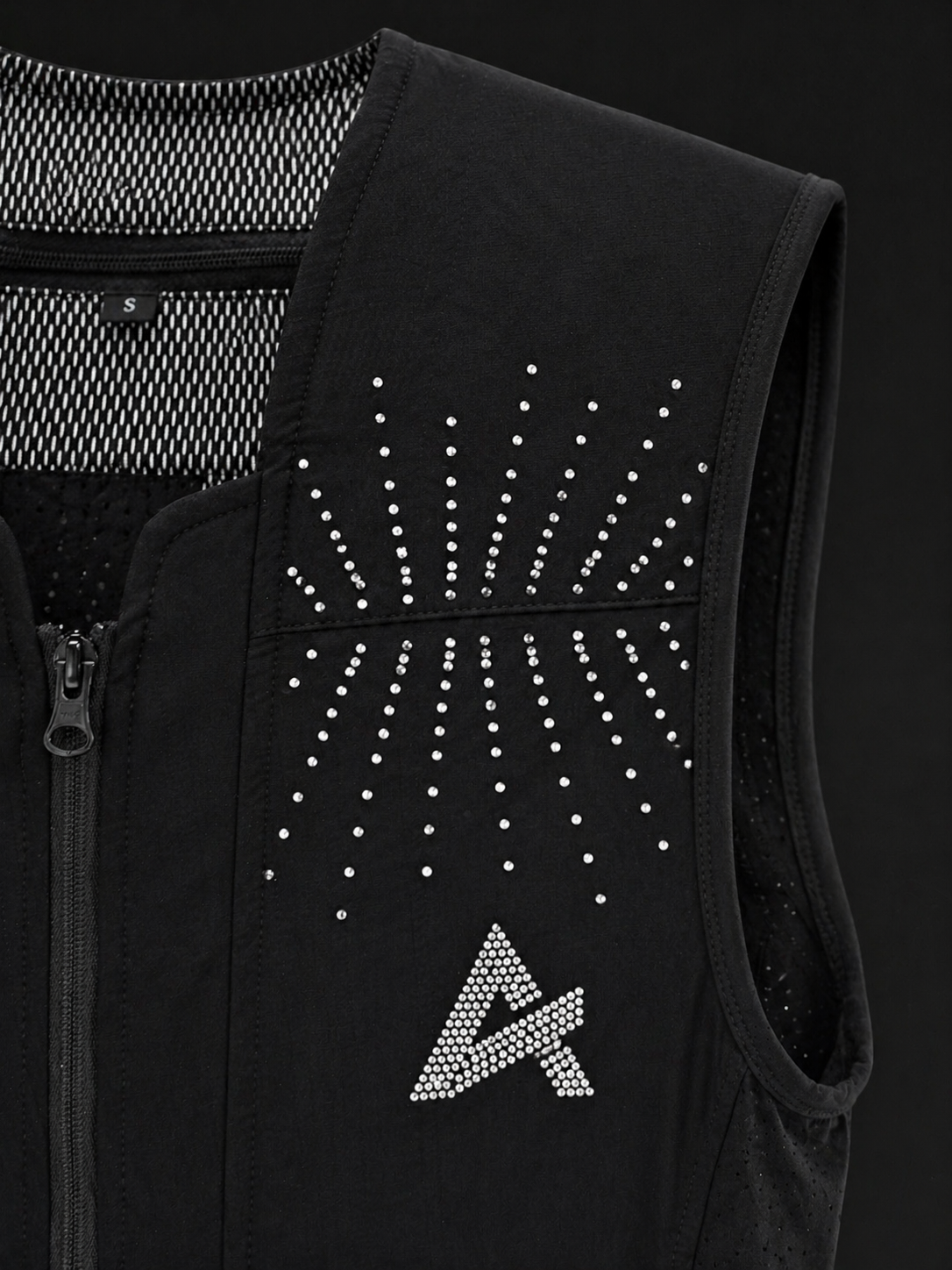Détail motif soleil en cristaux sur Gilet Airbag SUN AXION Equestrian